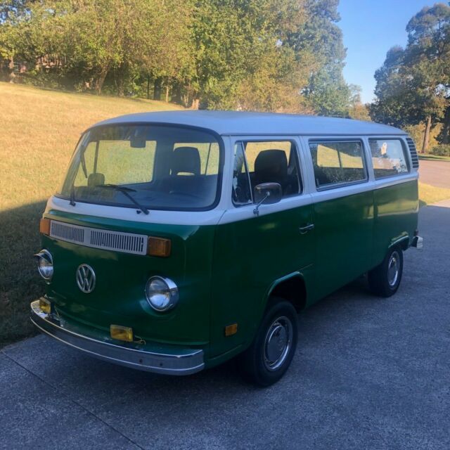 Volkswagen Bus/Vanagon 1977 image number 1