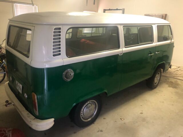 Volkswagen Bus/Vanagon 1977 image number 23