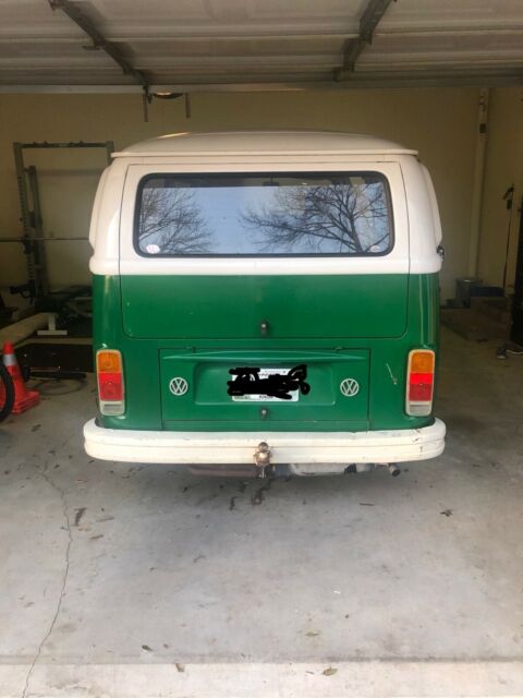 Volkswagen Bus/Vanagon 1977 image number 26