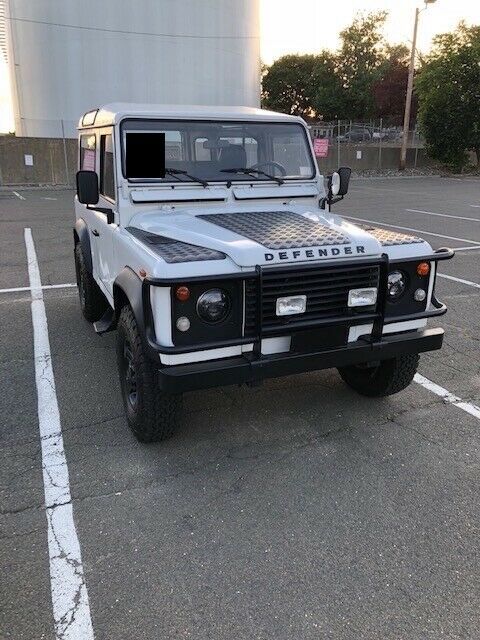 Land Rover Defender 1900 image number 1