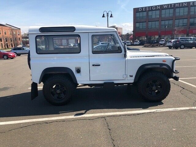 Land Rover Defender 1900 image number 14