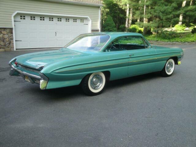 Oldsmobile Eighty-Eight 1961 image number 0