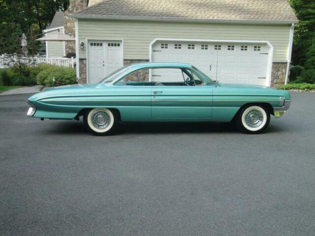 Oldsmobile Eighty-Eight 1961 image number 1