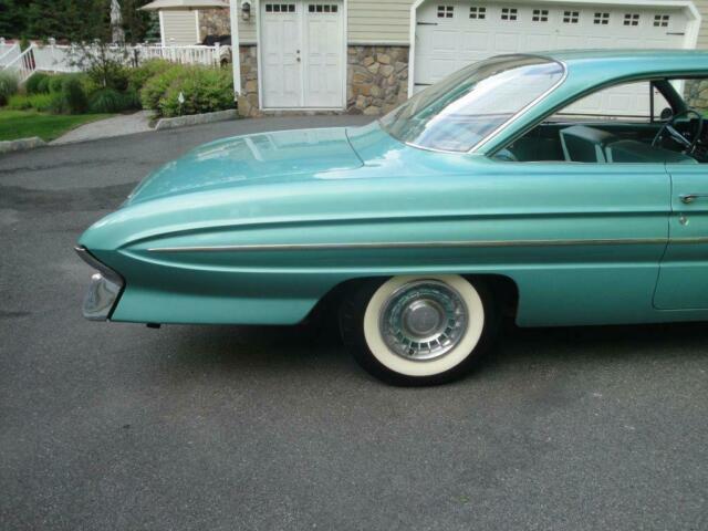 Oldsmobile Eighty-Eight 1961 image number 11