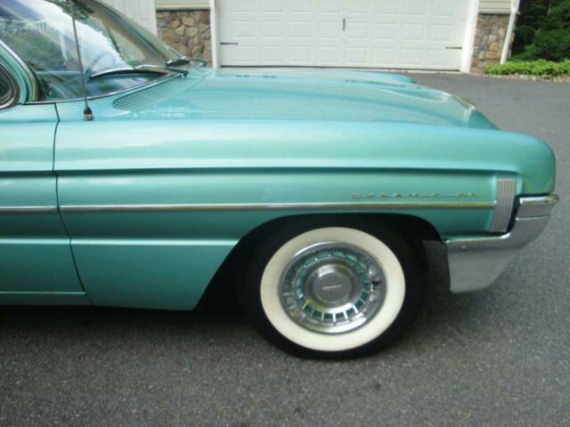 Oldsmobile Eighty-Eight 1961 image number 13