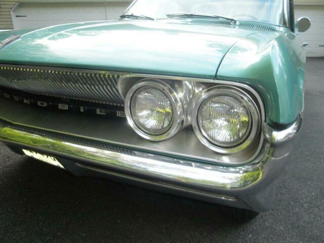 Oldsmobile Eighty-Eight 1961 image number 14