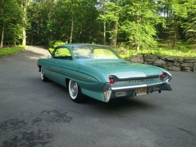 Oldsmobile Eighty-Eight 1961 image number 30