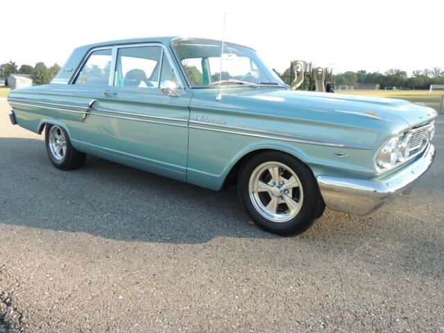 Ford Fairlane 1964 image number 0