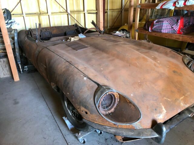 Jaguar E-Type 1969 image number 0