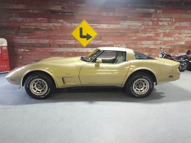 Chevrolet Corvette 1979 image number 2