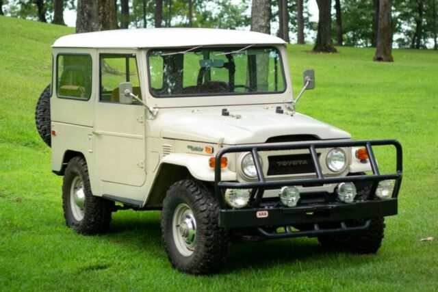 Toyota Land Cruiser 1974 image number 2