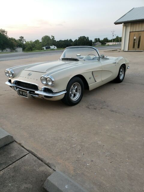 Chevrolet Corvette 1962 image number 0