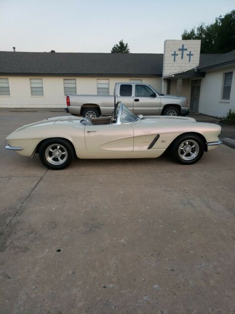 Chevrolet Corvette 1962 image number 1