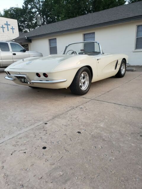 Chevrolet Corvette 1962 image number 14