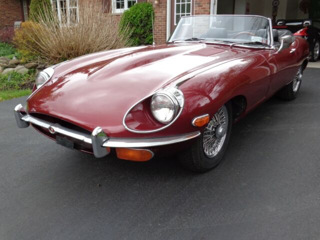 Jaguar E-Type 1970 image number 25