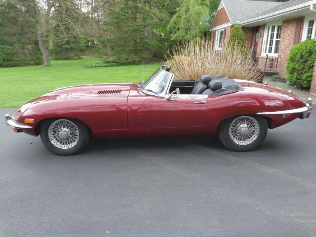 Jaguar E-Type 1970 image number 26