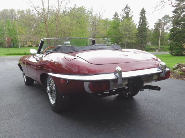 Jaguar E-Type 1970 image number 27