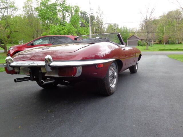 Jaguar E-Type 1970 image number 30