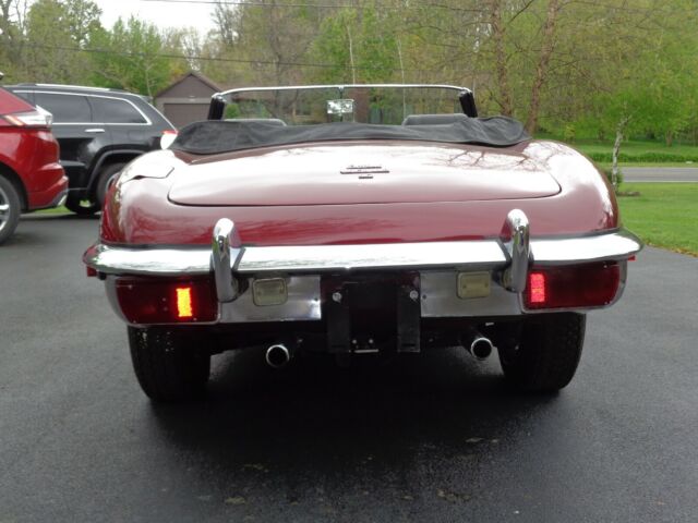 Jaguar E-Type 1970 image number 5