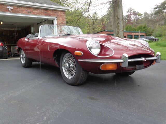 Jaguar E-Type 1970 image number 9