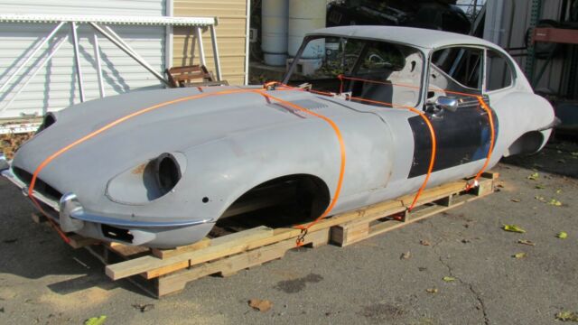 Jaguar E-Type 1969 image number 20