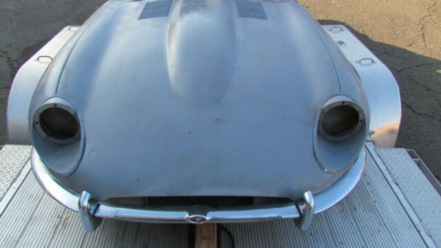 Jaguar E-Type 1969 image number 27