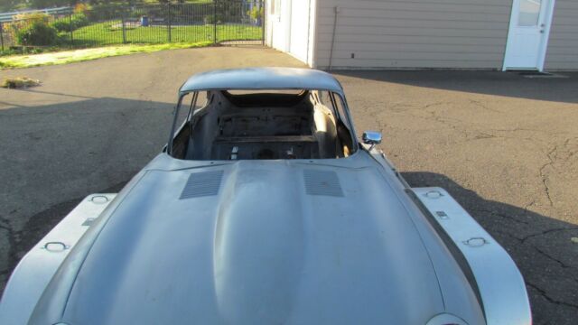 Jaguar E-Type 1969 image number 28