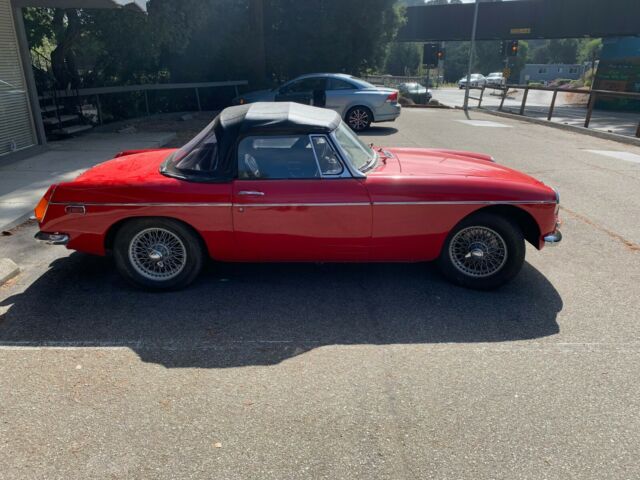 MG MGB 1971 image number 11