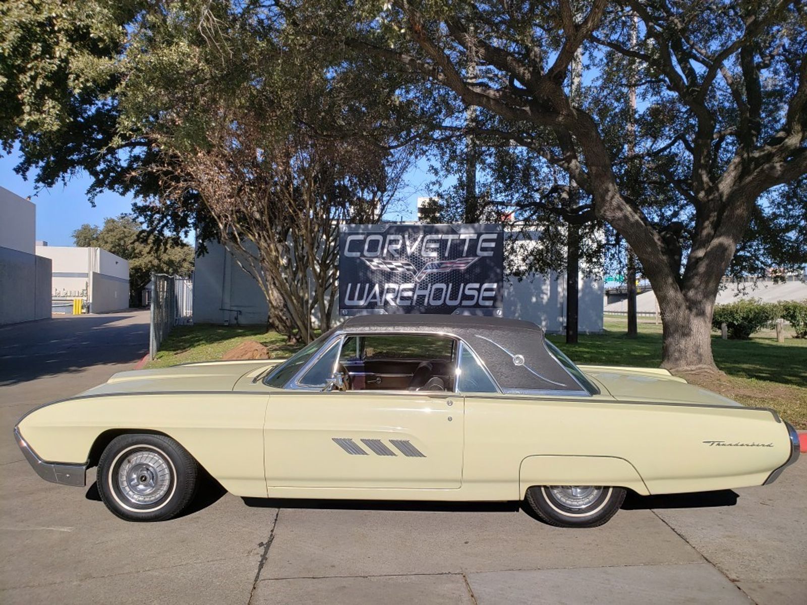 Ford Thunderbird 1963 image number 1