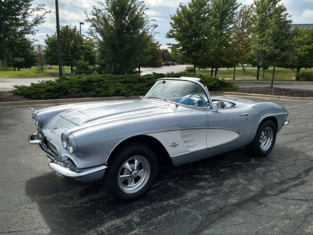 Chevrolet Corvette 1961 image number 1