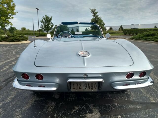 Chevrolet Corvette 1961 image number 29