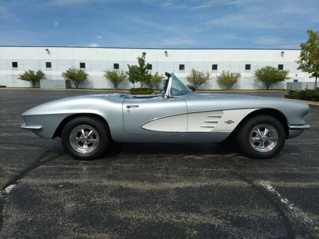 Chevrolet Corvette 1961 image number 4