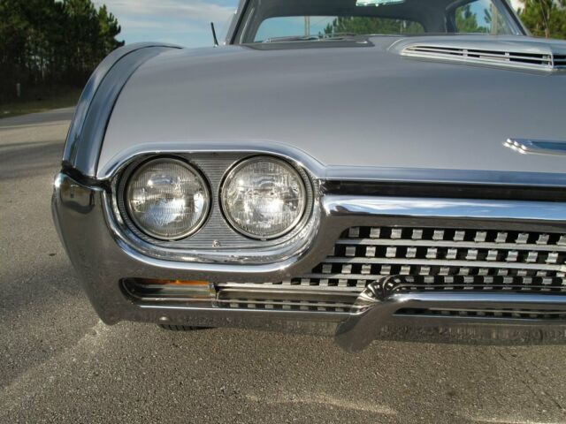 Ford Thunderbird 1962 image number 13