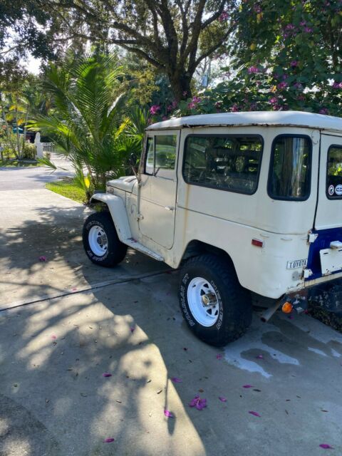 Toyota Land Cruiser 1973 image number 2