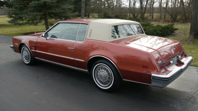 Oldsmobile Toronado 1979 image number 29