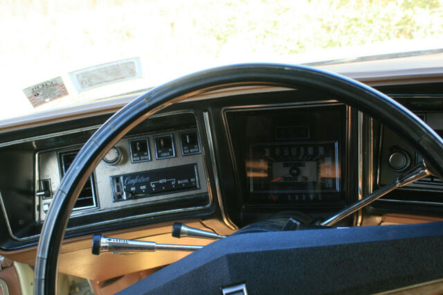 Oldsmobile Toronado 1973 image number 7