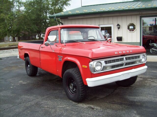 Dodge Power Wagon 1971 image number 2