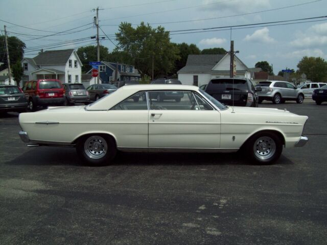 Ford Galaxie 1965 image number 31