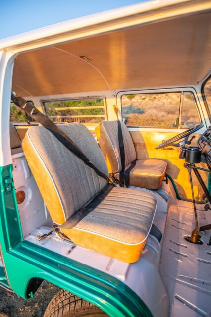 Volkswagen Bus/Vanagon 1973 image number 31