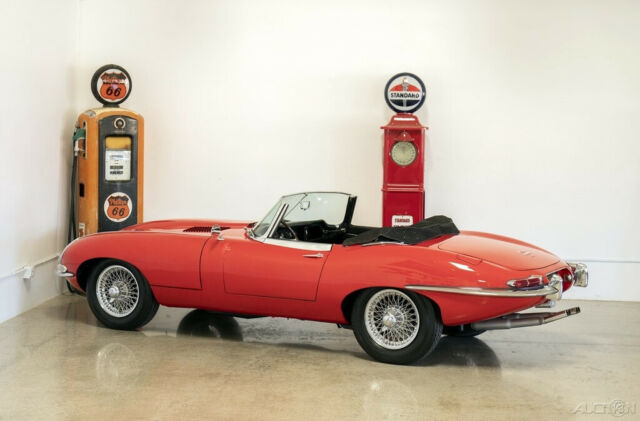 Jaguar E-Type 1966 image number 2