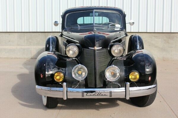 Cadillac Limousine 1939 image number 1