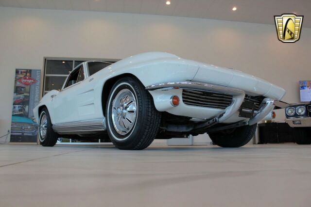 Chevrolet Corvette 1964 image number 22