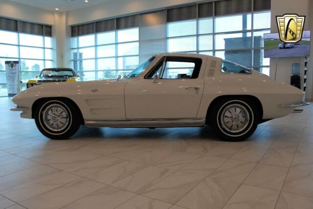 Chevrolet Corvette 1964 image number 30