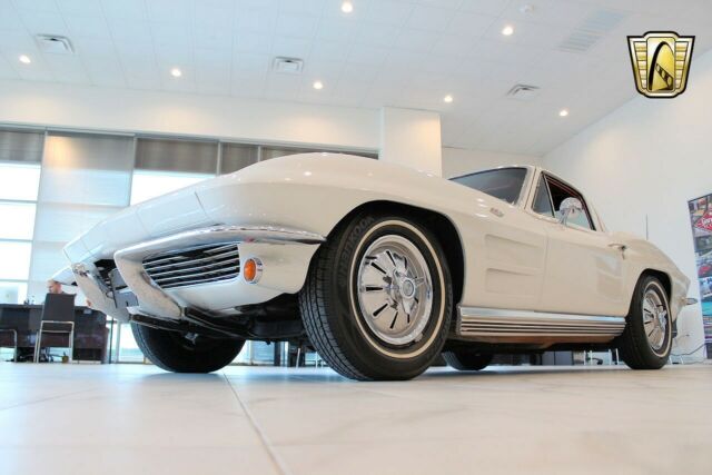 Chevrolet Corvette 1964 image number 4