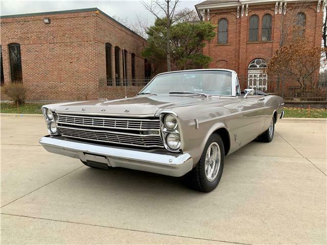 Ford Galaxie 1966 image number 3