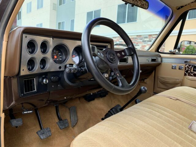 Chevrolet Suburban 1973 image number 34