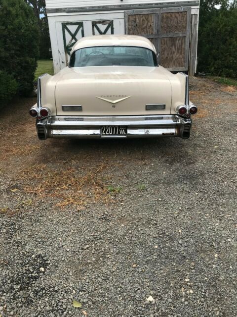 Cadillac Fleetwood 1957 image number 1