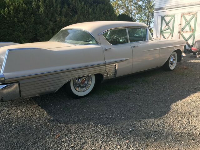 Cadillac Fleetwood 1957 image number 20