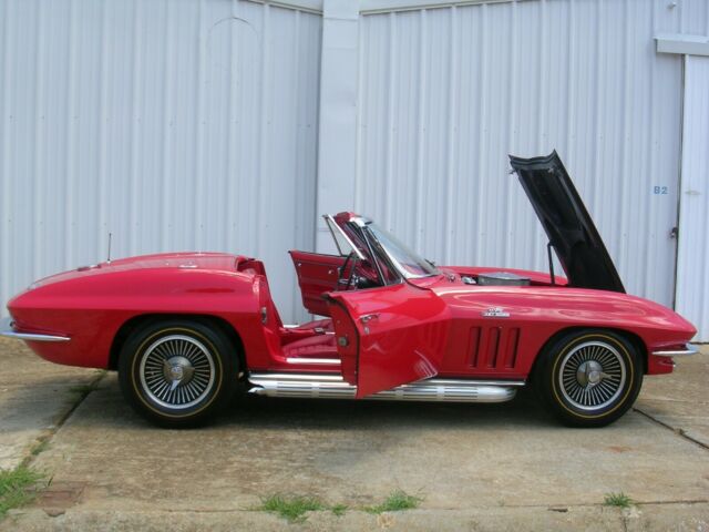 Chevrolet Corvette 1966 image number 25