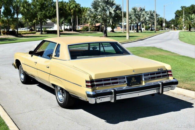 Pontiac Grandville 1975 image number 2